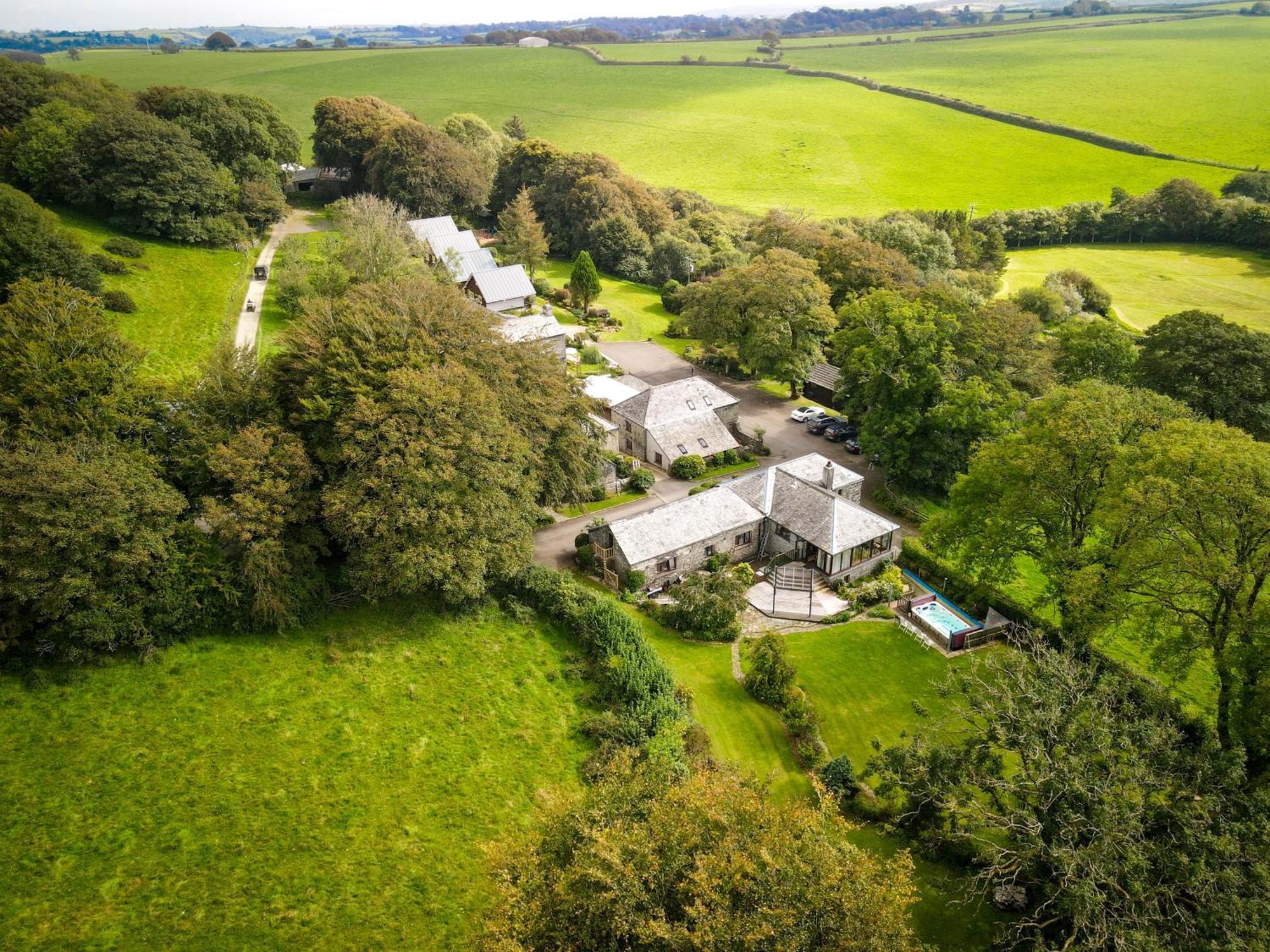 Ta Mill Cottages & Lodges - Meadowview Chalet 1 ローンソン エクステリア 写真